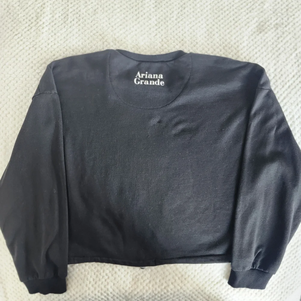 H&M Divided  Cropped Sweatshirt  Size S - Picture 2 of 8